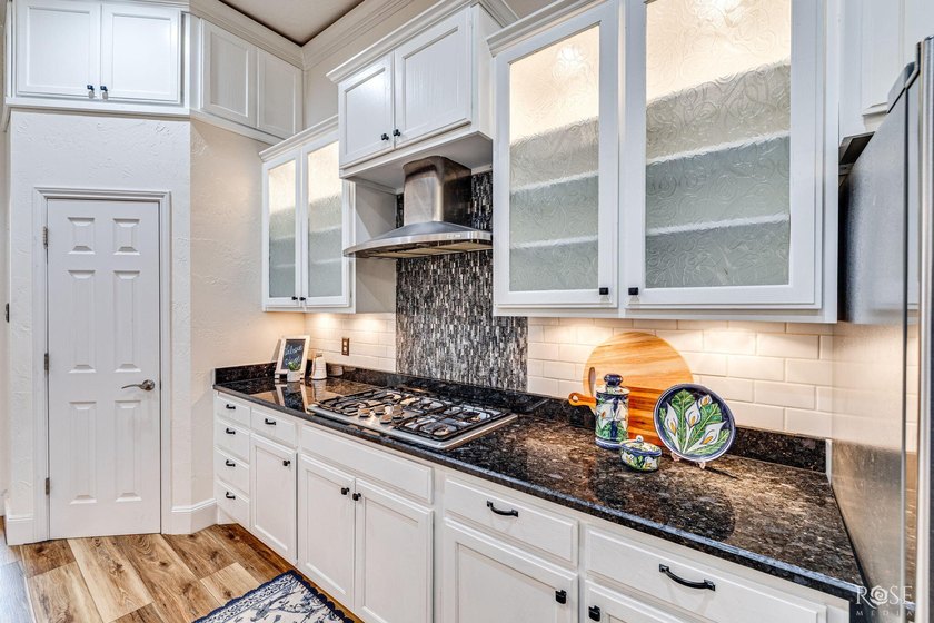 Welcome to an extraordinary Butler Farms residence where - photo 15