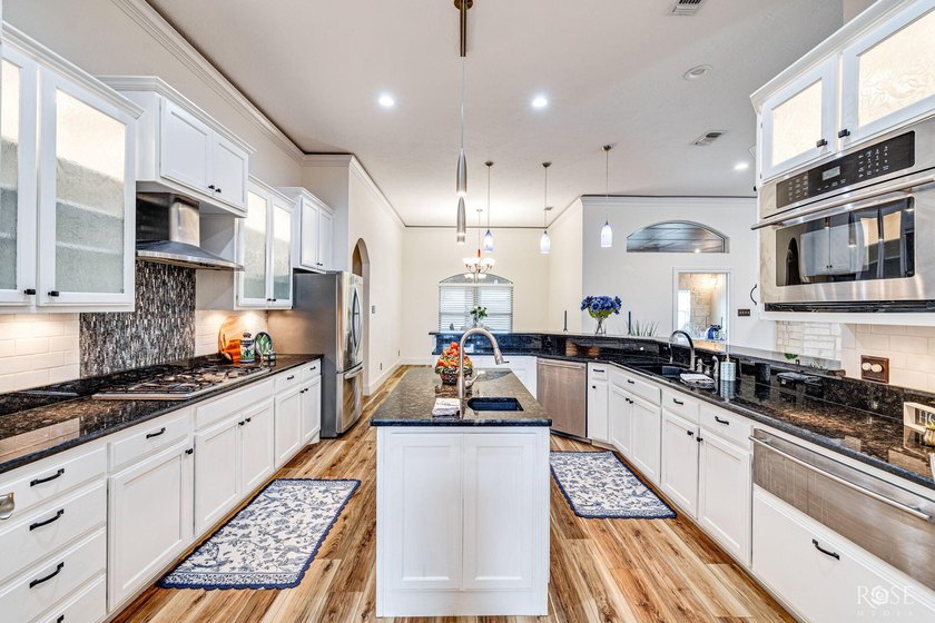 Welcome to an extraordinary Butler Farms residence where - photo 16