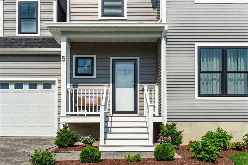 Wow! Fantastic location and setting. In a quiet neighborhood - photo 6