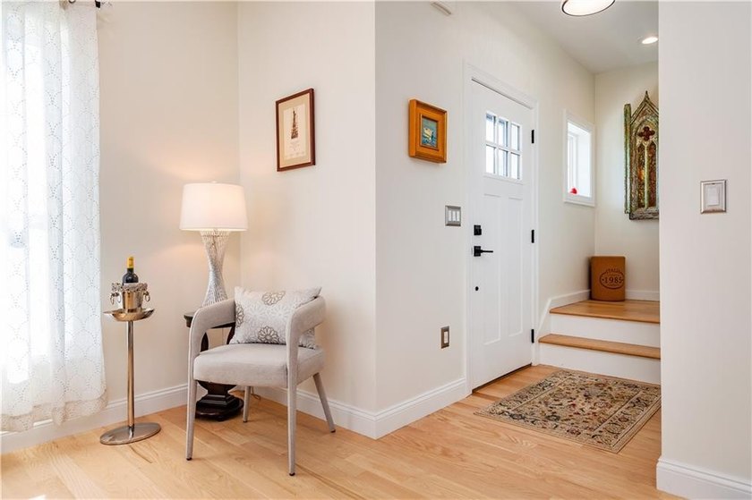 Wow! Fantastic location and setting. In a quiet neighborhood - photo 7