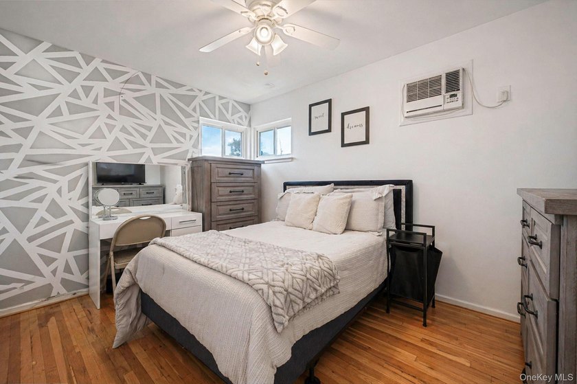 Immaculate, move-in ready multi-level home located in the heart - photo 18