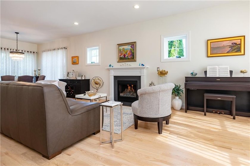 Wow! Fantastic location and setting. In a quiet neighborhood - photo 8