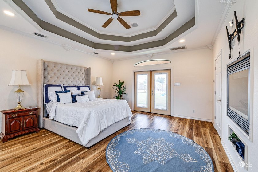 Welcome to an extraordinary Butler Farms residence where - photo 22