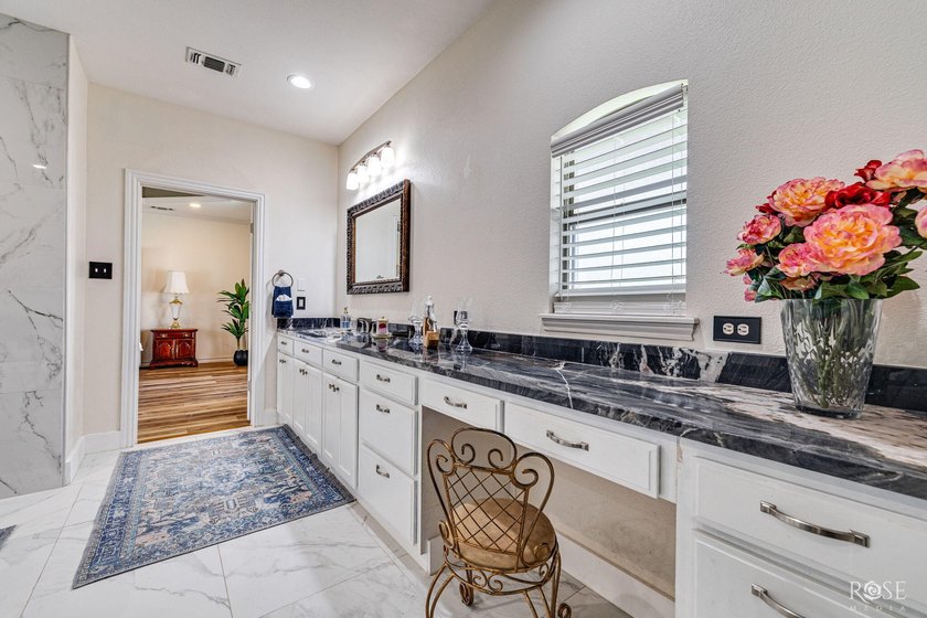 Welcome to an extraordinary Butler Farms residence where - photo 27