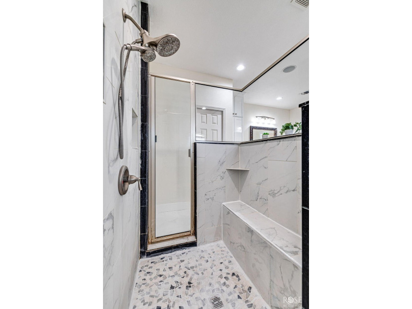 Welcome to an extraordinary Butler Farms residence where - photo 28