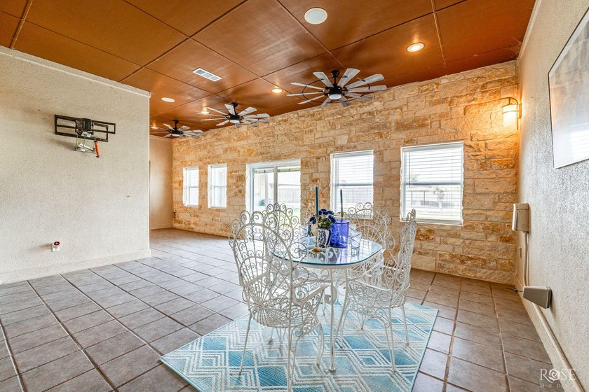 Welcome to an extraordinary Butler Farms residence where - photo 41
