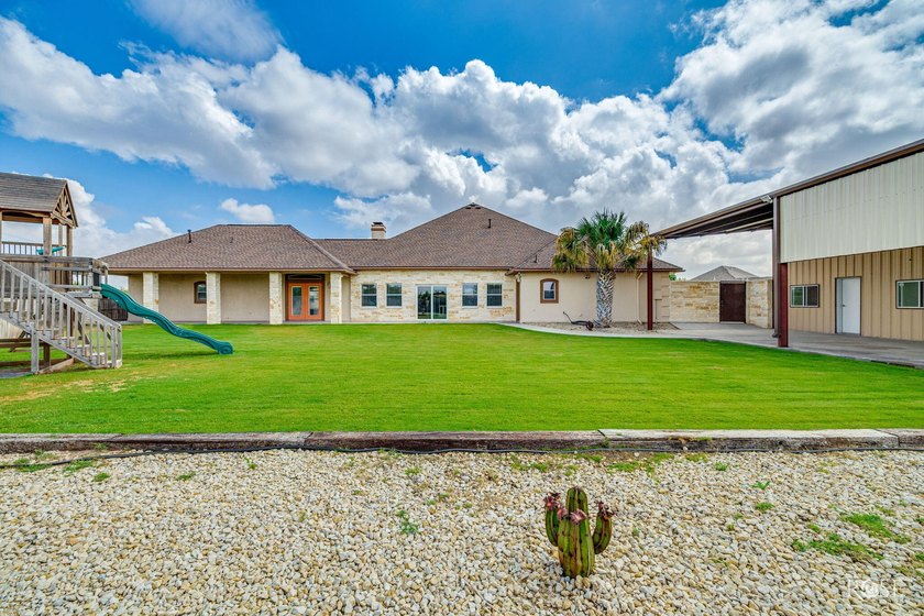 Welcome to an extraordinary Butler Farms residence where - photo 49