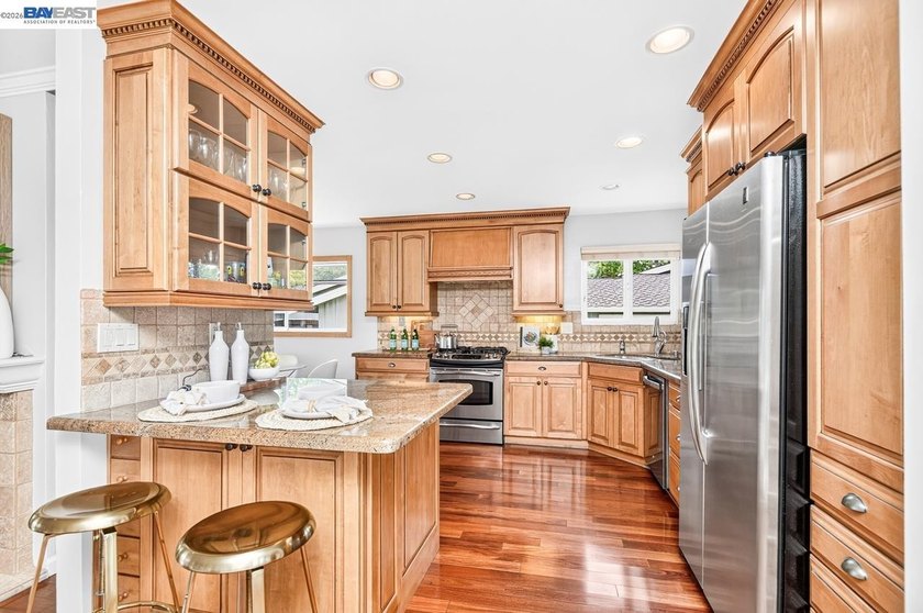 Contemporary Living on the Fairway at Crow Canyon Country Club! - photo 16