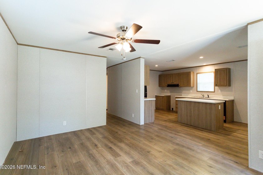 Brand-new and never lived in! This Champion Homes Prime model - photo 22