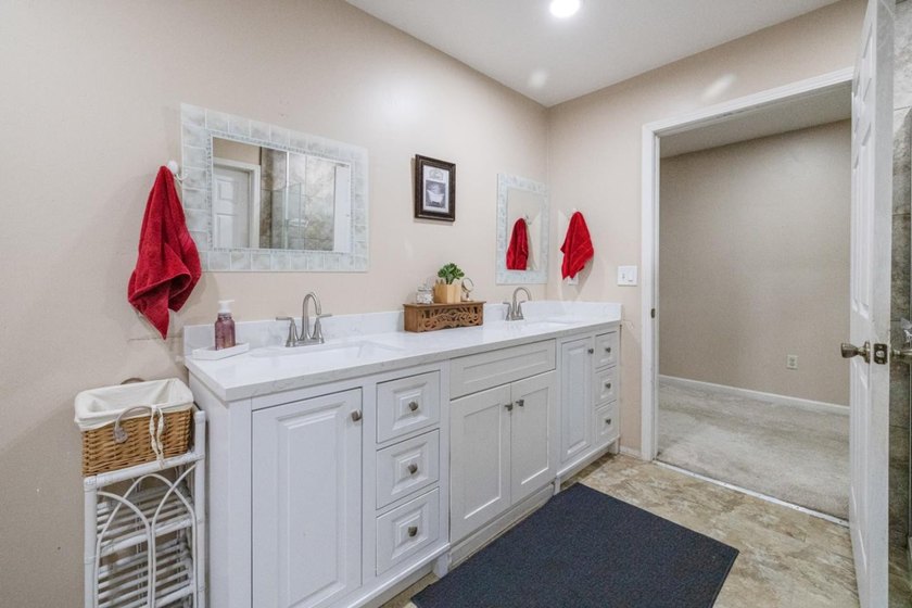 Welcome to this spacious 3-bedroom, 3-bathroom home located in - photo 29