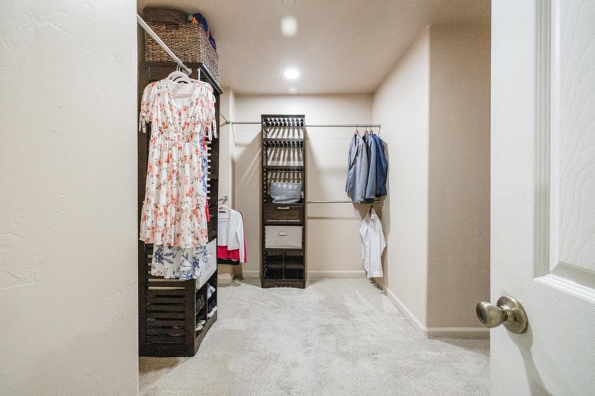 Welcome to this spacious 3-bedroom, 3-bathroom home located in - photo 31