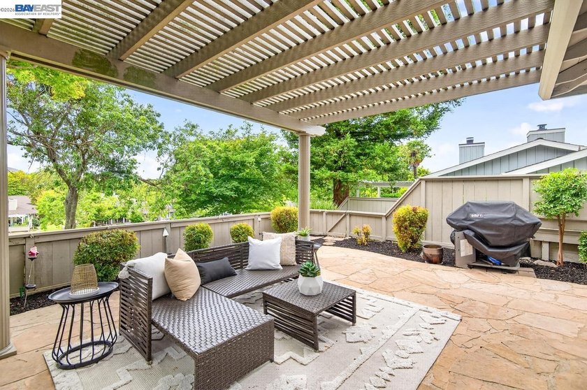 Contemporary Living on the Fairway at Crow Canyon Country Club! - photo 33
