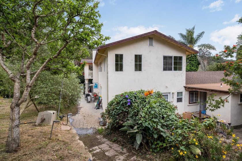 Welcome to this spacious 3-bedroom, 3-bathroom home located in - photo 43