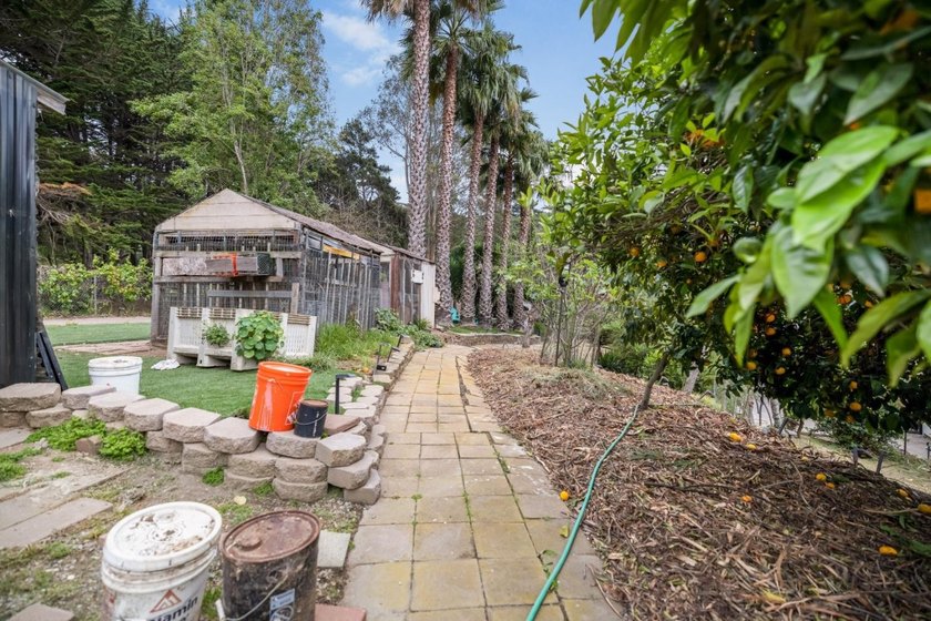 Welcome to this spacious 3-bedroom, 3-bathroom home located in - photo 44