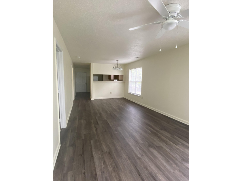 INVESTOR SPECIAL with instant rental income! This 2-bedroom - photo 3