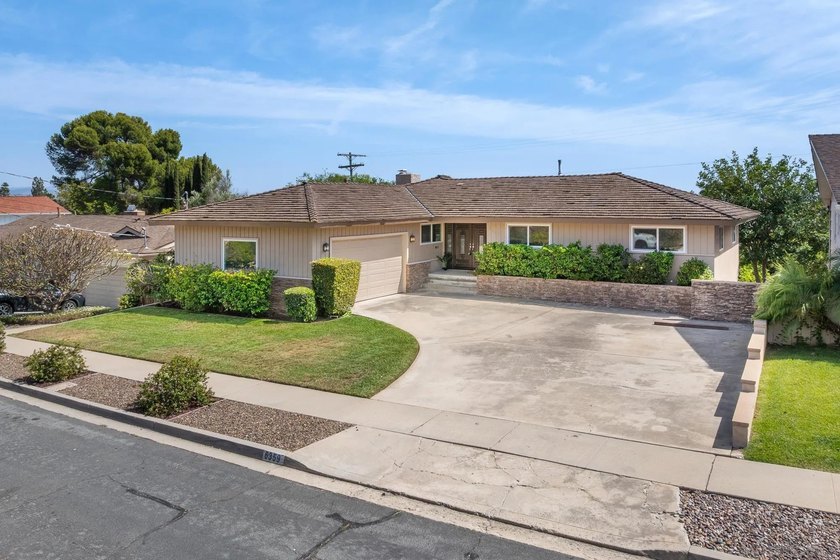 Light and bright home in the heart of Del Cerro featuring a - photo 3