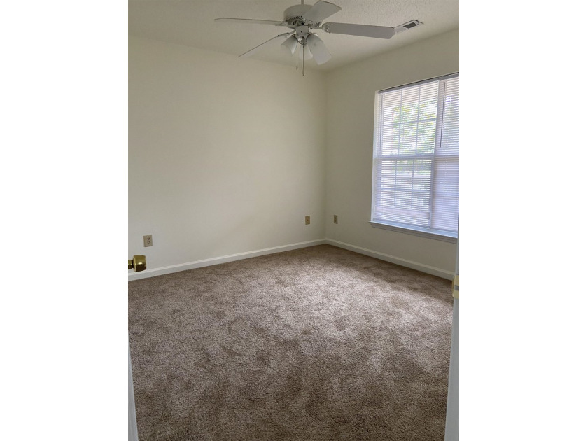 INVESTOR SPECIAL with instant rental income! This 2-bedroom - photo 6