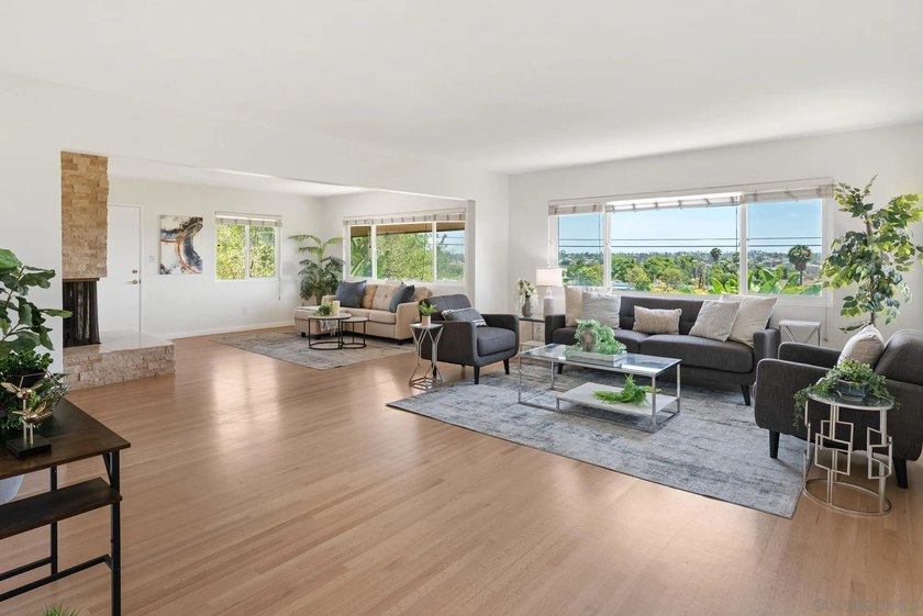 Light and bright home in the heart of Del Cerro featuring a - photo 6