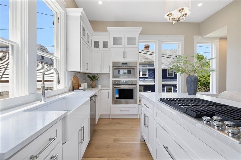 Nestled in the heart of Newport's Historic Hill, this newly - photo 3