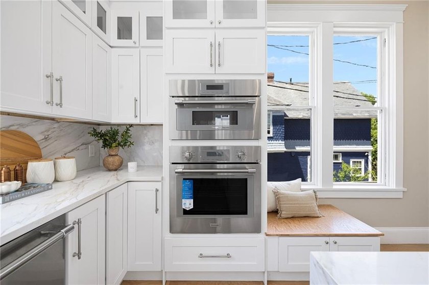 Nestled in the heart of Newport's Historic Hill, this newly - photo 4
