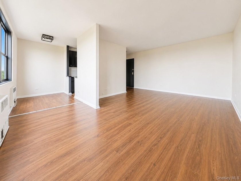 Welcome home to this bright and inviting top-floor one-bedroom - photo 2