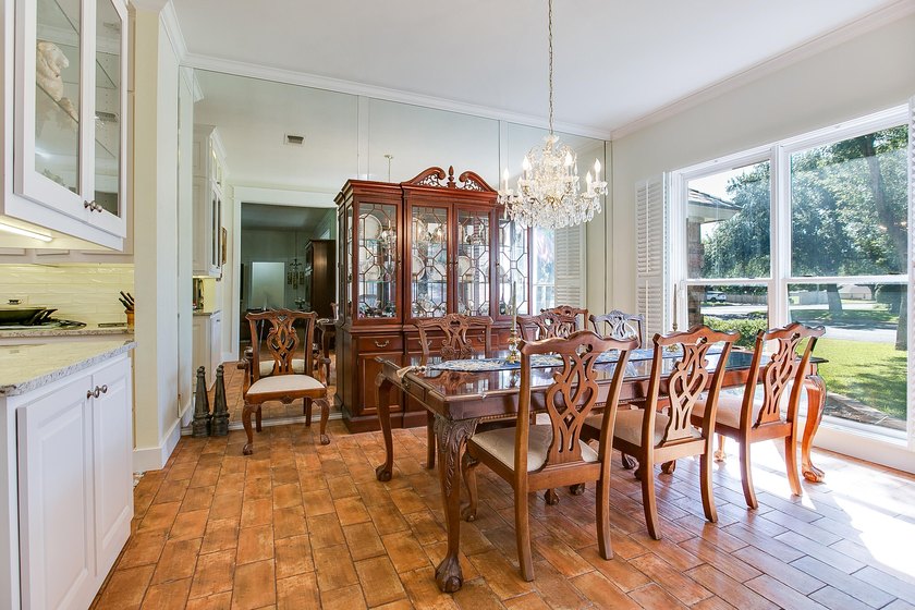 Check out this 4 bed 3.5 bath luxury home in the Heart of - photo 12