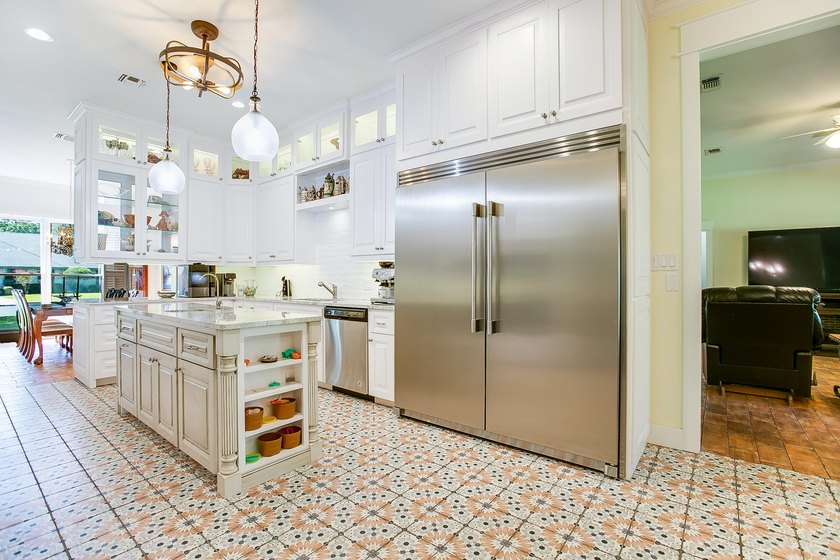 Check out this 4 bed 3.5 bath luxury home in the Heart of - photo 14