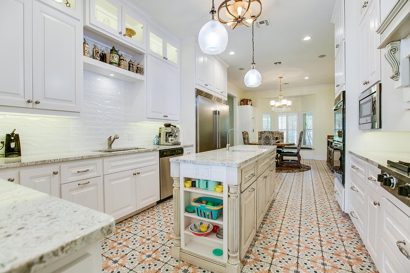 Check out this 4 bed 3.5 bath luxury home in the Heart of - photo 16