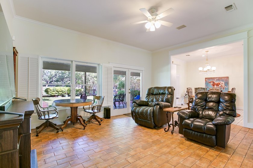 Check out this 4 bed 3.5 bath luxury home in the Heart of - photo 20
