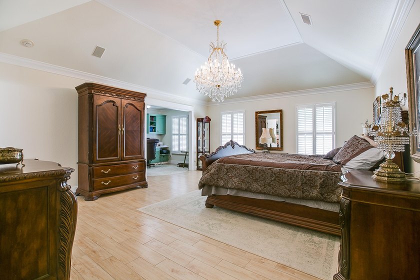 Check out this 4 bed 3.5 bath luxury home in the Heart of - photo 22