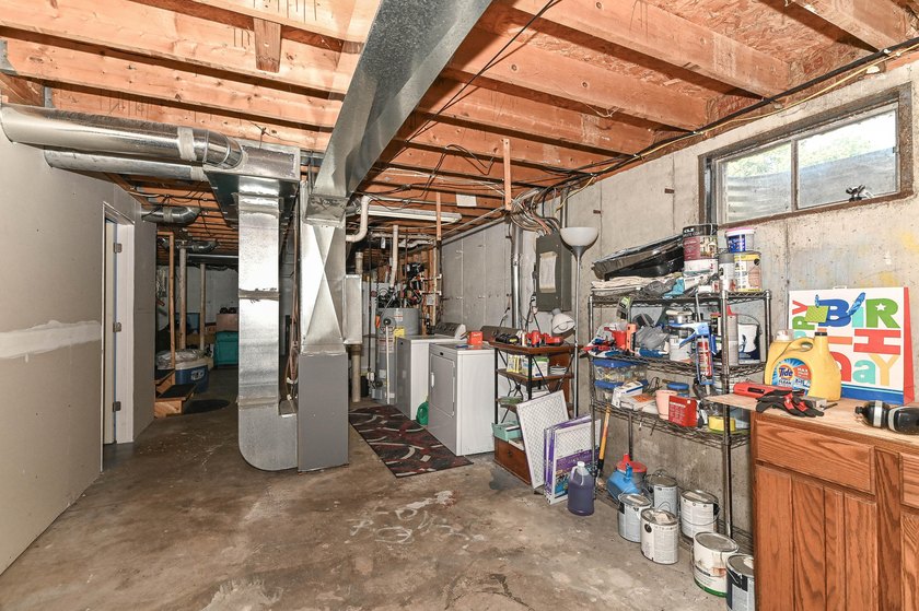 Charming Delavan home situated on a spacious 0.89-acre lot - photo 24
