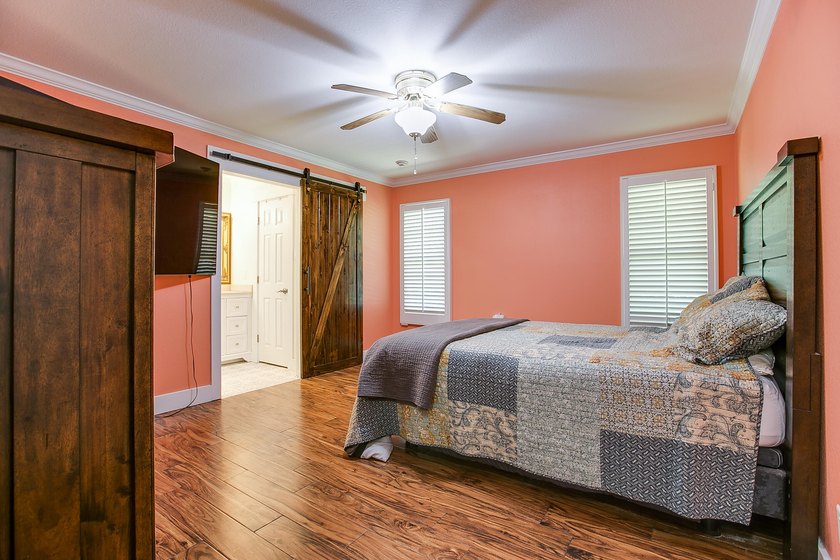 Check out this 4 bed 3.5 bath luxury home in the Heart of - photo 31