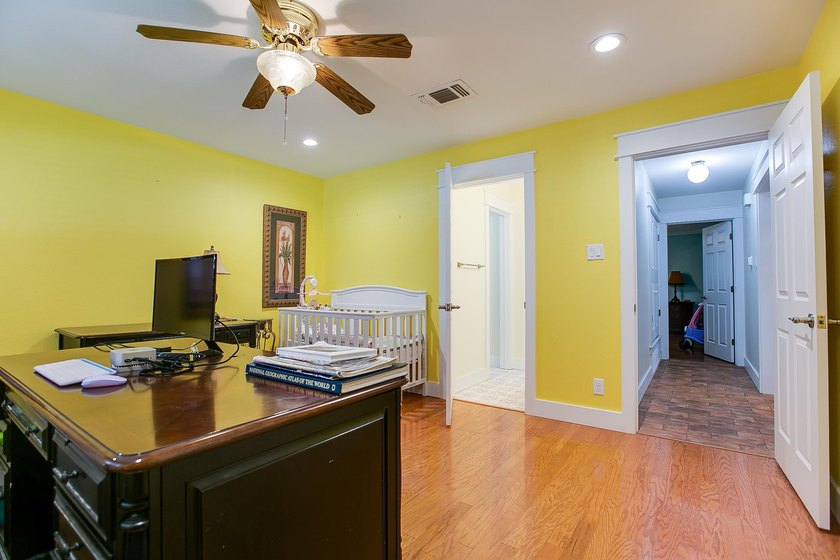 Check out this 4 bed 3.5 bath luxury home in the Heart of - photo 34