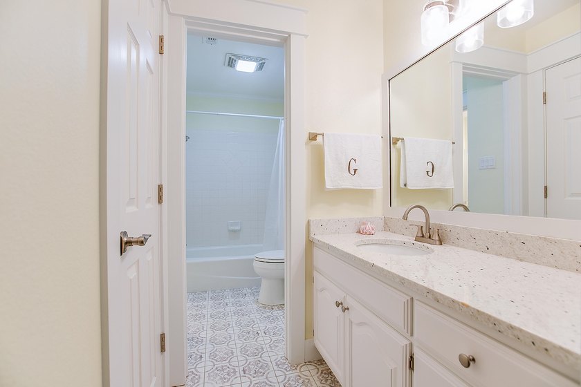 Check out this 4 bed 3.5 bath luxury home in the Heart of - photo 37