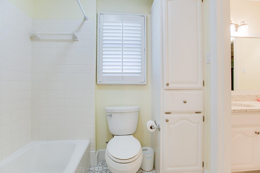 Check out this 4 bed 3.5 bath luxury home in the Heart of - photo 38