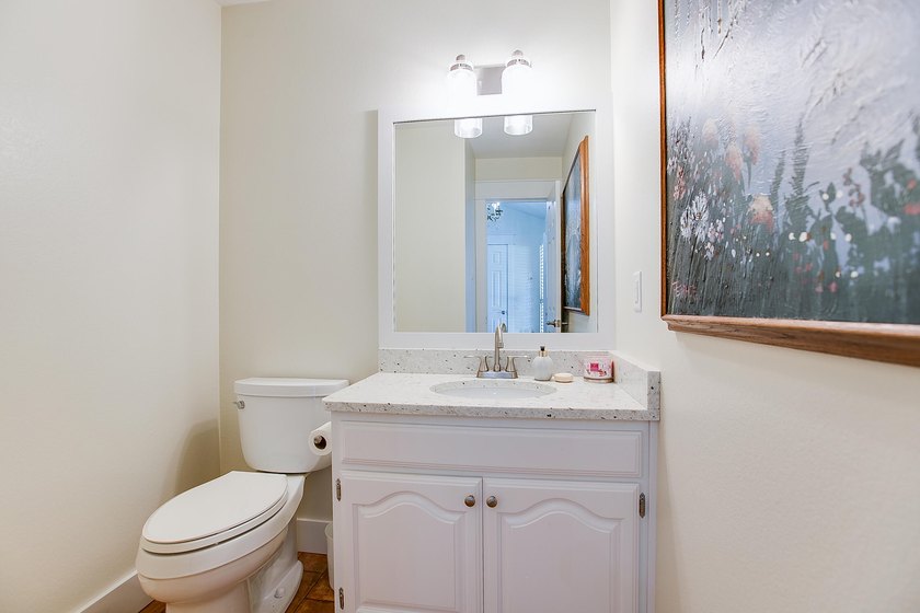 Check out this 4 bed 3.5 bath luxury home in the Heart of - photo 40