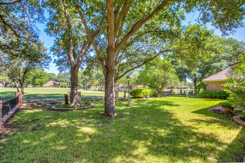 Check out this 4 bed 3.5 bath luxury home in the Heart of - photo 45
