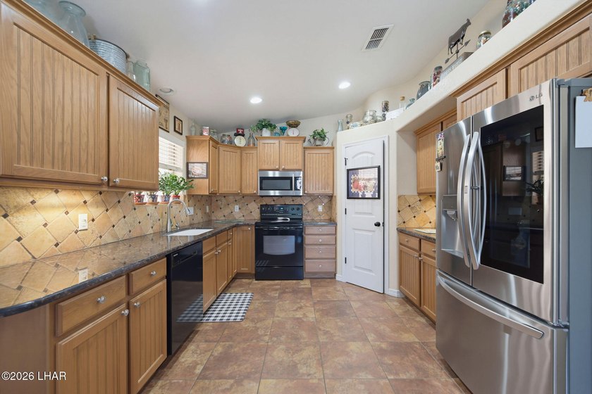 Discover this stunning 3-bedroom, 3-bathroom pool home perfectly - photo 28