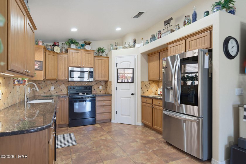 Discover this stunning 3-bedroom, 3-bathroom pool home perfectly - photo 29