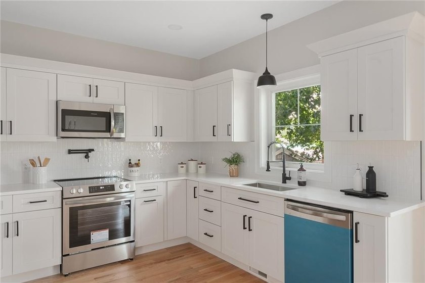 Construction Complete! Move right into this 3 bed 2.5 bath New - photo 3