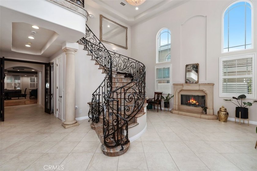 Extraordinary custom estate offering 5,316 sq. ft. of elegant - photo 11