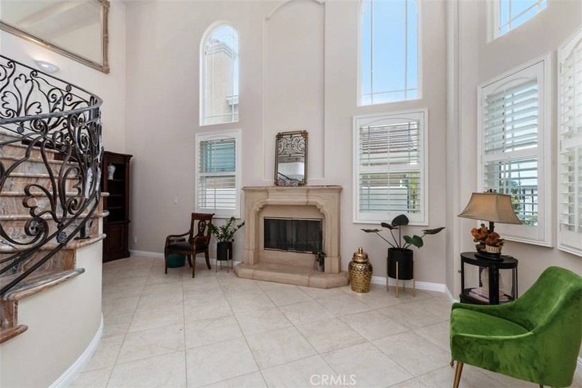 Extraordinary custom estate offering 5,316 sq. ft. of elegant - photo 13