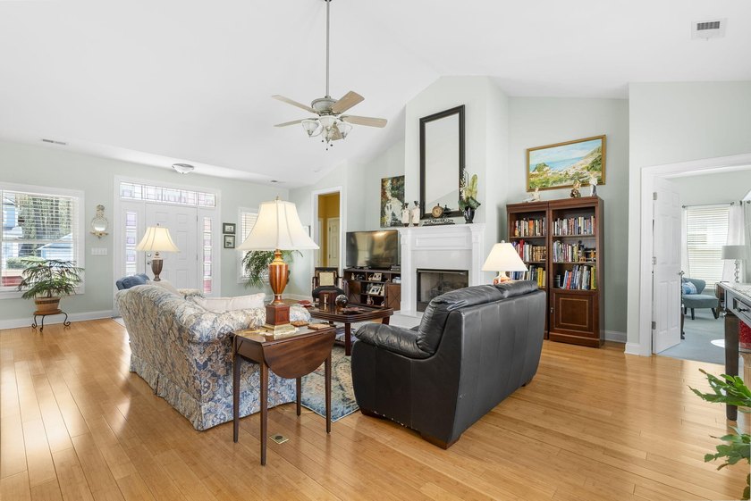 Welcome to this beautiful custom-built home that has been - photo 8