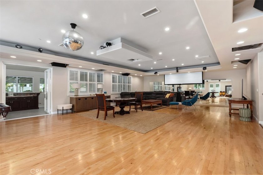 Extraordinary custom estate offering 5,316 sq. ft. of elegant - photo 18