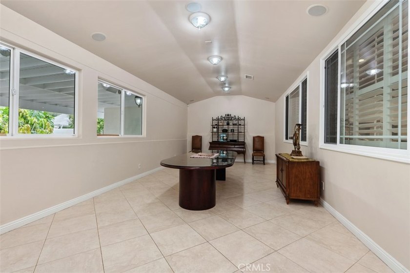 Extraordinary custom estate offering 5,316 sq. ft. of elegant - photo 24
