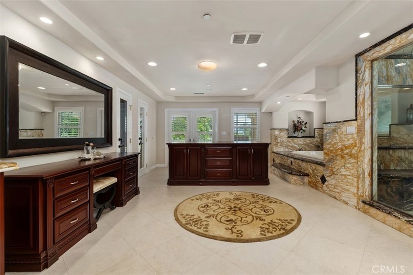 Extraordinary custom estate offering 5,316 sq. ft. of elegant - photo 35