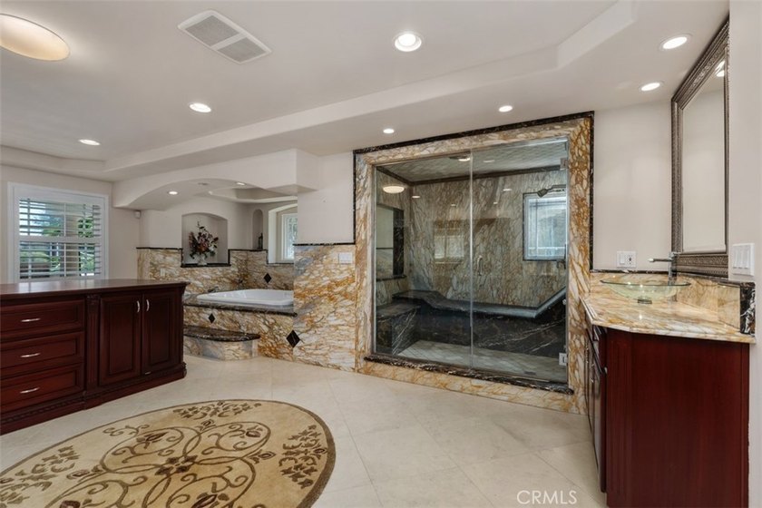 Extraordinary custom estate offering 5,316 sq. ft. of elegant - photo 37