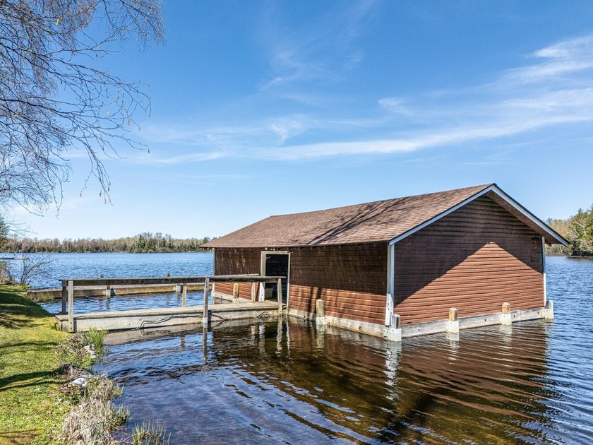 Located on the picturesque shores of the sought-after Harris - photo 3