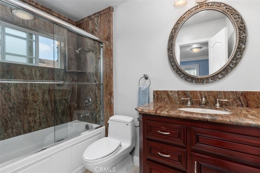Extraordinary custom estate offering 5,316 sq. ft. of elegant - photo 47