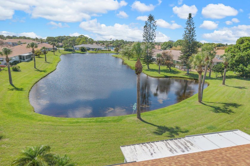This 2/2 interior condo has the PERFECT location with a full - photo 3